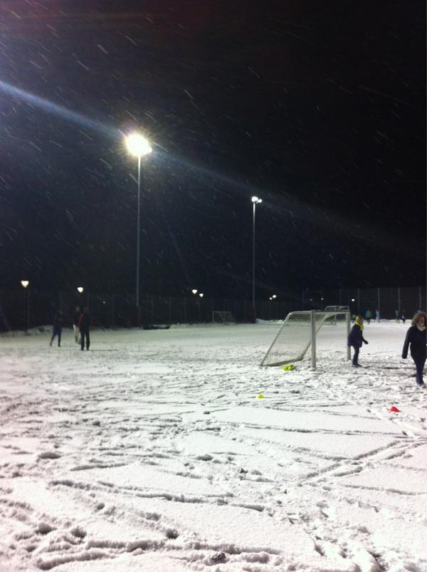 webhexen's tweet image. Snowy soccer-girls @AmalieKBH