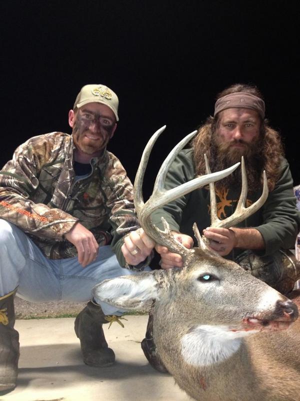 Fishkiller16's tweet image. "@williebosshog: Successful day in Kansas. #deerpic http://t.co/dQPzQRGM" nice buck