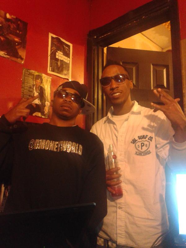 DMONEYWORLD's tweet image. "@jeddyblocc: @DMONEYWORLD and @RiverdaleShow kiccinshit N DaYo UKnoW! http://t.co/xwNLdo63" #Str8LikeDat