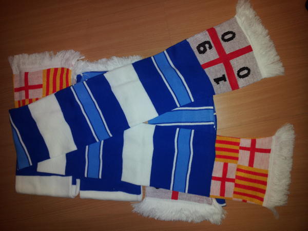 LeyendasPericas's tweet photo. Nueva bufanda de lana estilo inglés para combatir el frío. Interesad@s: leyendaspericas@hotmail.com 15 €/ unidad http://t.co/RaOUTfIx