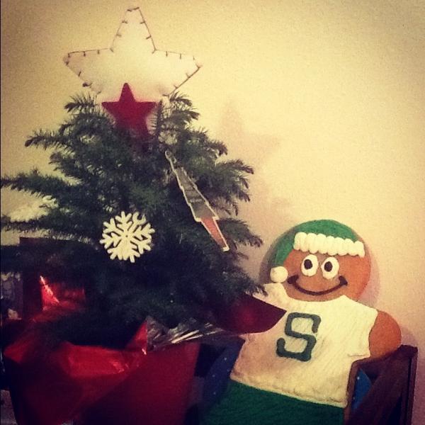 WestCircleMSU's tweet photo. Lovely gingerbread cookies from the Landon caf! #eatatstate http://t.co/RfTb4kVH