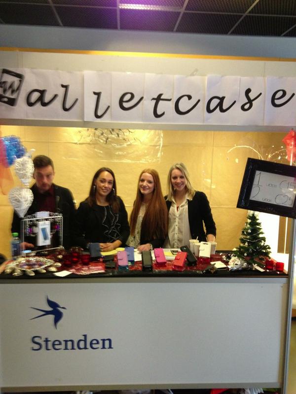 WalletCase's tweet image. Druk bezig met verkopen @Stenden hogeschool Leeuwarden! 
Gaat lekker mensen. #hoezocrisis