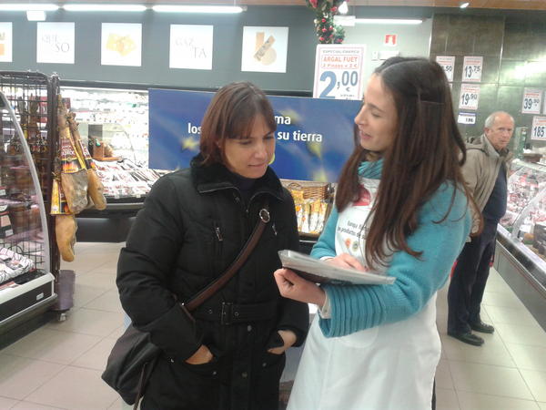 AnaJuanena's tweet photo. Hoy comienza campaña promocion, Irune nos cuenta en Netto Estella caracteristicas @piquillo_lodosa Denominacion Origen http://t.co/5vYURXeM
