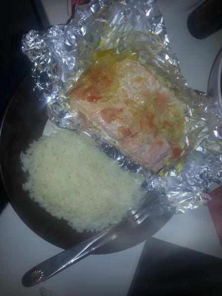 _Legends's tweet image. Voilà ce qui arrive quand je me réveille trop tôt à faire udu saumon sur son velours de crème Frêche a la provençale ;)