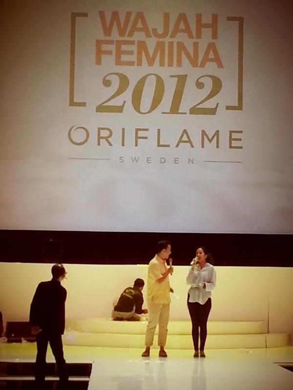 davehendrik's tweet photo. Mendengarkan petunjuk AriTulang sang show director #WF2012 @FeminaMagazine http://t.co/4GInW64l