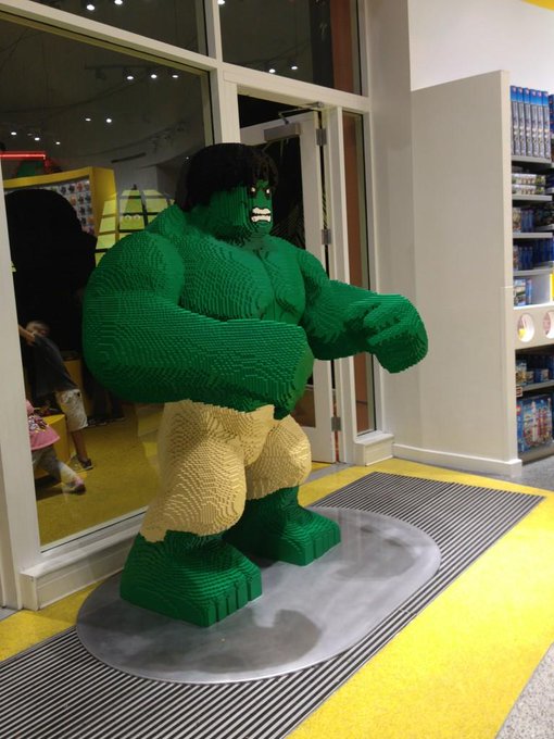 Lego store .... Awesomeness http://t.co/CTHmjsN8