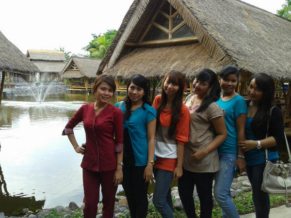 Makan2 <a href="/mang/">mang oh</a> engkieng w/ suster2 ruang bayi ✽\(^▿^)/✽