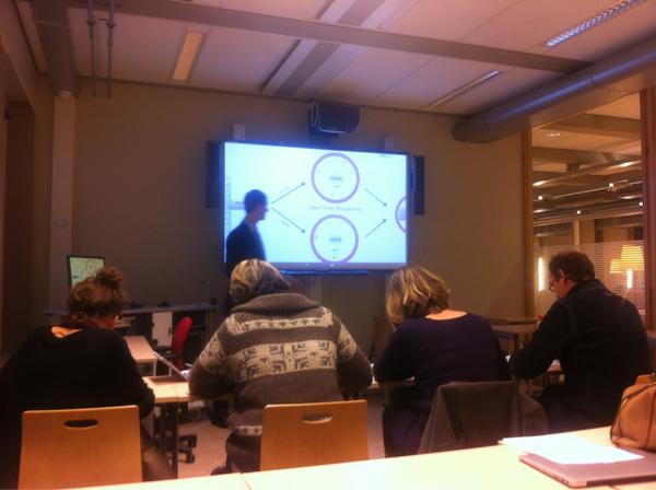 IntensePR's tweet photo. Presentatie voor Fifteen Werkt! met onze pitcher @jonastimmer &amp; de juryleden @houaab @bas51 @kpstolk @abbenbroek!!! http://t.co/1bJ7zmim