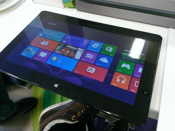 i_am_fabs's tweet image. Oh hi! :-) #windows8Tab #sexy /cc MicrosoftAT