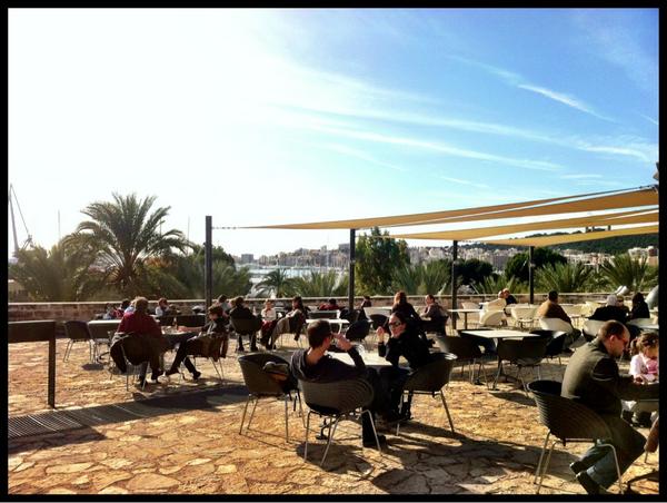 pildominguez's tweet photo. Con esa luz, el 292 aprox. :)) “@bld_restaurant: ¿Qué pantone es el azul del cielo de mallorca en invierno? http://t.co/IVLD3wOk”