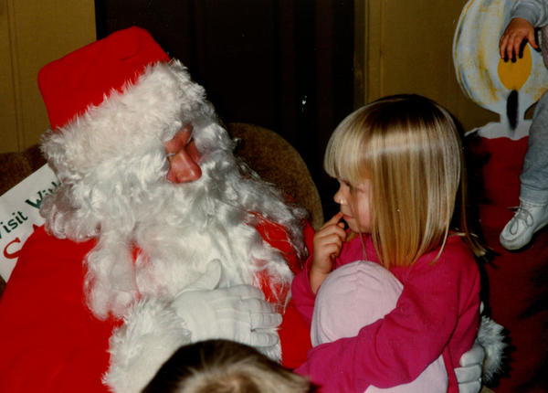 Avery_Books's tweet image. Our marketing guru, Helen, could not be any cuter sitting on #Santa's lap! #ImetSanta (cc: @BeingSantaClaus)