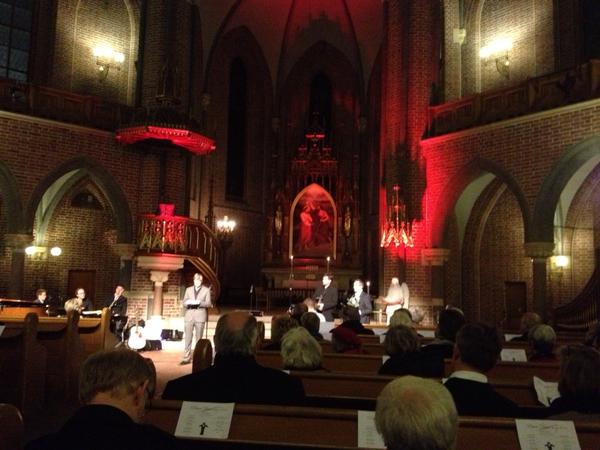JensCSundby's tweet photo. Utdeling av Petter Dass-prisen til Oslo Gospel Choir  i Trefoldighetskirken http://t.co/lXpeTWEc