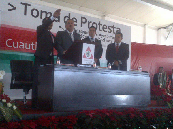 <a href="/NemeSSC/">Salvador Neme</a> <a href="/CSaldivarG/">Carlos Saldivar G</a> durante la. toma de protesta de @KarimCarvallo Presidente Municipal para el periodo  2013-2015