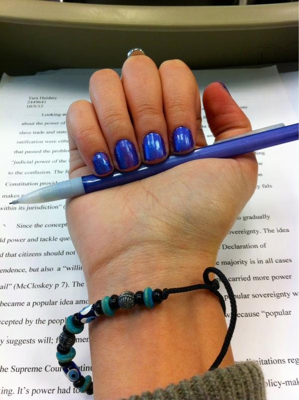 c4liforniadream's tweet image. My nails match this pencil. 💅✏💜 #favecolor