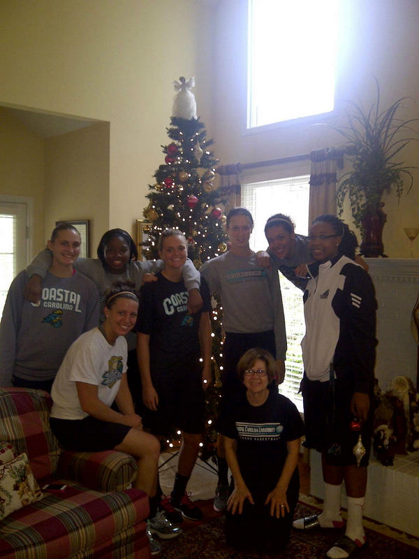 CCUWBBALL's tweet photo. Our team of Christmas decorators!! http://t.co/KYZ8zUYP
