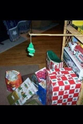YourElfBuddy's tweet photo. #YouCantBeTakenSeriouslyIf this is your Christmas tree! http://t.co/LmRqJieP