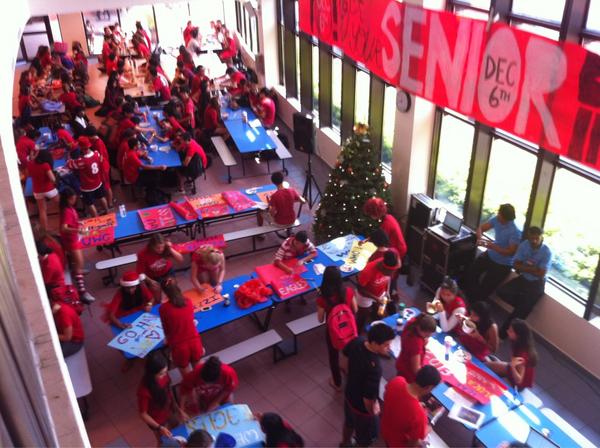 SAS_Eagles's tweet photo. Poster making #eagles #homecoming #leggo http://t.co/59vvBklc