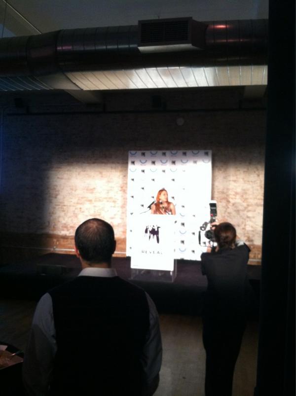 SuzannedNYC's tweet image. The lovely eser announcing gold #caples @CaplesAwards
