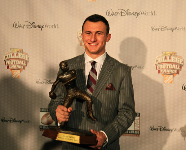 AggieFootball's tweet image. Congrats to @JManziel2, your 2012 Davey O'Brien Award winner! #12thMan @ESPNCFB