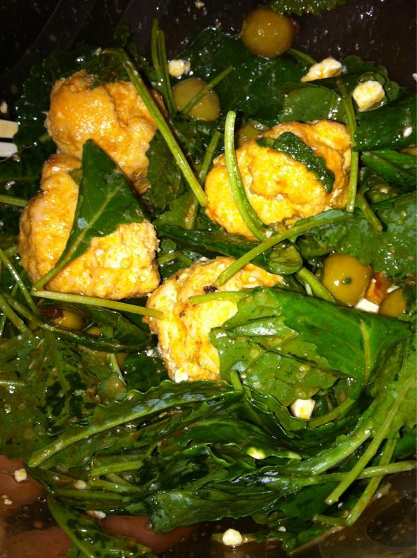 TheCourtneyLee's tweet image. @Tessemaes hot sauce and buffalo turkey meatball kale salad #HotterIsBetter #SpiceUpYoLife