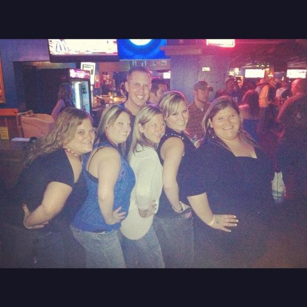 pulledahank's tweet photo. Love my friends @hannah_laney @RainaP @PierceWilfong @chelbel80 http://t.co/cBrGwt5c