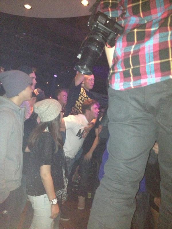 TanishaCherry's tweet image. Man standing oh next man #WhereTheyDoDatAt