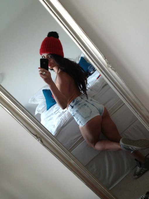 Photo shoot :) http://t.co/q1CXVo5A<a href="/tag/camgirl"class="tags"><span>#camgirl</span></a>