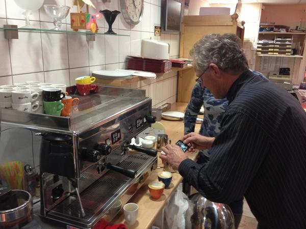 Barista training bij @limburgia hardenberg!! Top koffie en lekkere taart jamjam ;-)