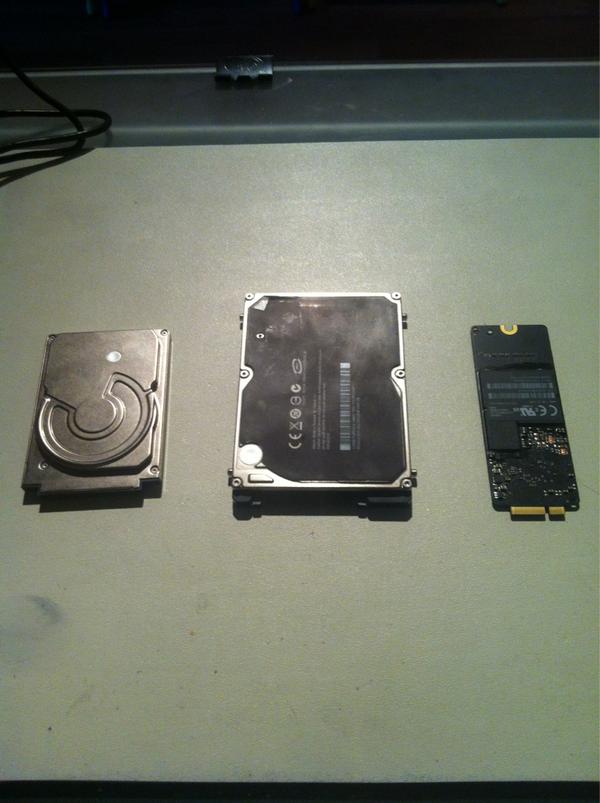 BatMacSoporte's tweet image. discos para portátiles el primero de un #MacBook Air original y el último #MacBookProRetinaDisplay de izq a der 😜😜😜