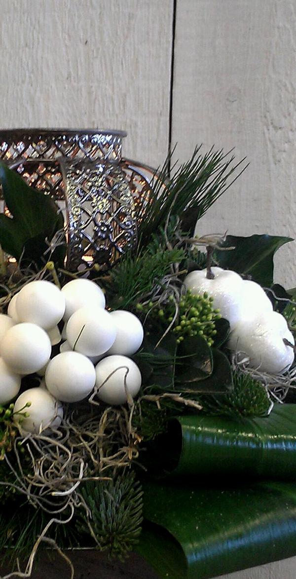 Morgen toch maar even naar #winkelhof 't Loo te #Heiloo voor een mooi kerkstuk? Bloembinderij 't Loo...