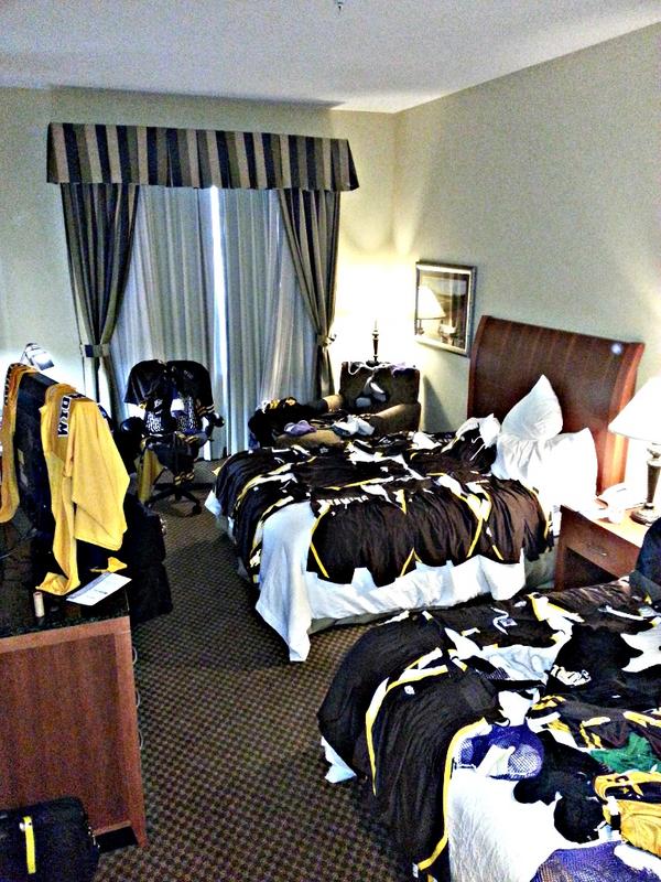 aniswonger15's tweet image. This is what your room looks like when the dryer doesn&apos;t work #managerproblem