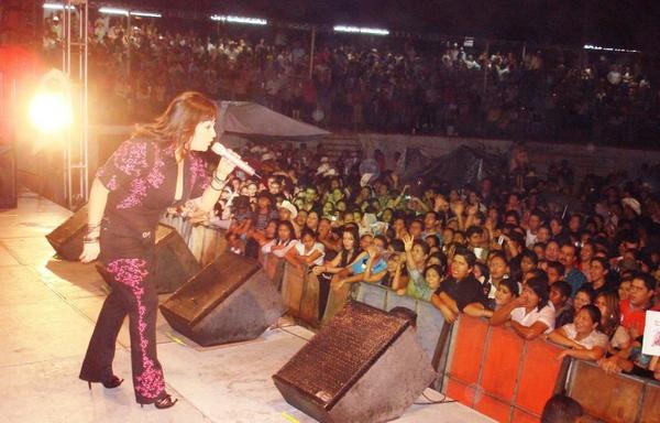 <a href="/jennirivera/">Jenni Rivera</a> Una vez después de cabina en el Palenque te propuse matrimonio y hasta un par de nalgadas me lleve ajuaa