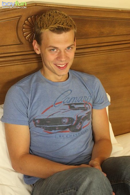 Bo is back for another #hot #cum splattering jacking session! http://t.co/gOAMLR1V http://t.co/HkFLu