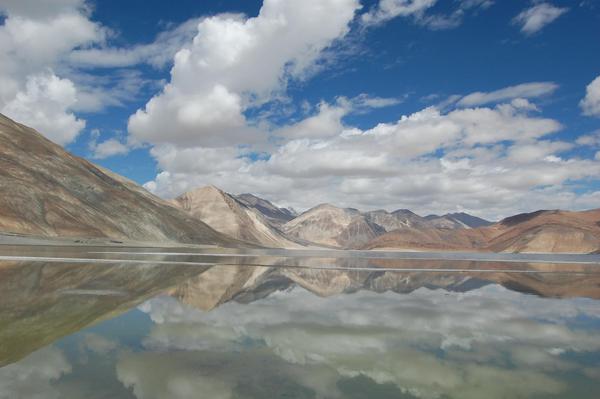 Eurovigil's tweet photo. Places to visit in India - Pangong Lake in Leh, have you been to this place? http://t.co/wK9WQf4N