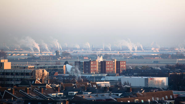 hkorbee's tweet image. De kassen in het #Westland draaien weer op volle toeren.  http://t.co/c6Us5iRL”