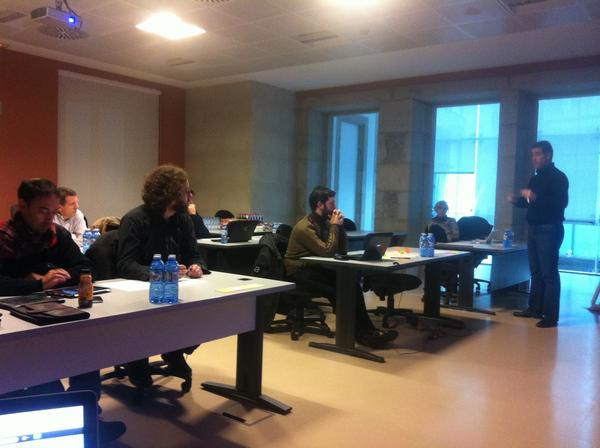 SWNext_GAL's tweet image. Aquí @robervigo haciendo cosas de mentor :-) Optimización web en #SWNextVigo #SWNext