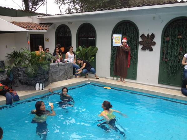 elfindelignoro's tweet photo. Candidato aprovechandose de los sagrados sacrificios para hacer campaña. QUÉ falta de.respeto a los Dioses @LuchoPorTi1 http://t.co/QozyHDMk
