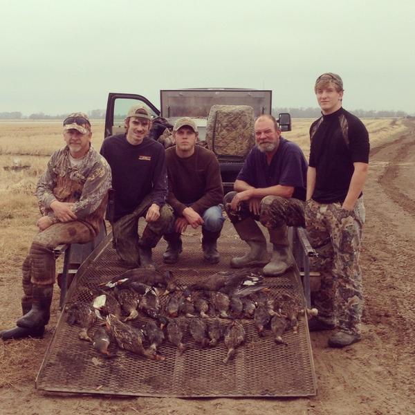 Thadglenn11's tweet image. 22 ducks and 2 geese #wacknstack @NickGoldey @BradleyGlenn25 @smokinstroker60