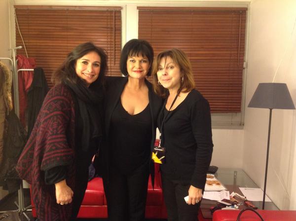 Maurane's tweet image. Avec ma Malkounette et Michèle pour le Make up et la coiffure 👍💖💁#téléthon2012❤❤❤