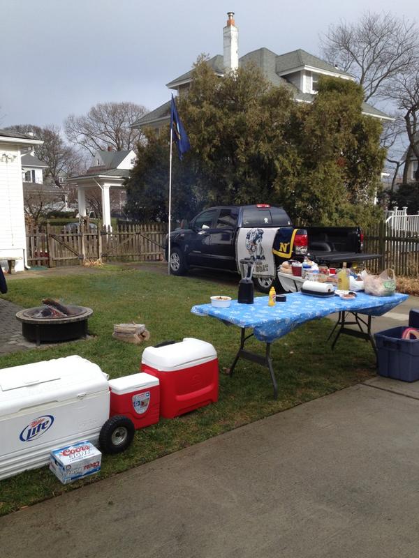 wilandmc's tweet image. #NavyTradition time for tailgating to begin.
