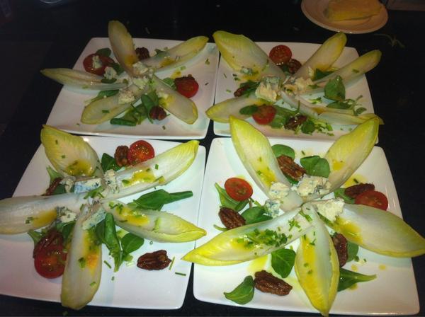 Onze gasten zijn er bijna, smullen maar!