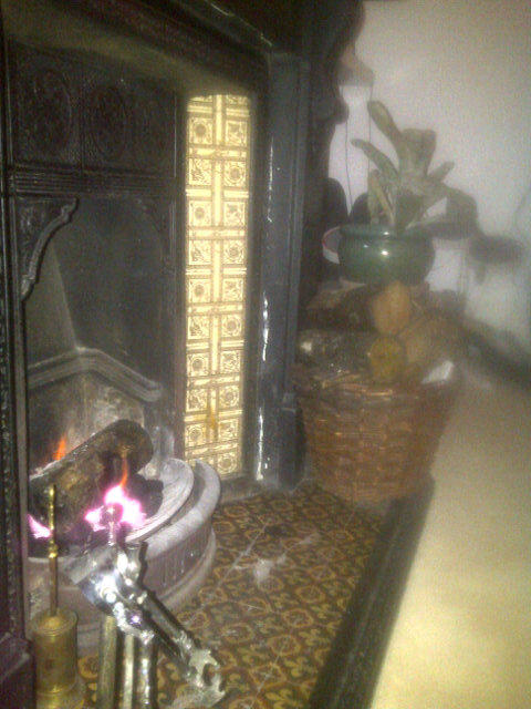 Pauline2Thomas's tweet image. Why can I buy coal but not kindling from my local #Shellpetrolstation? #gofigure