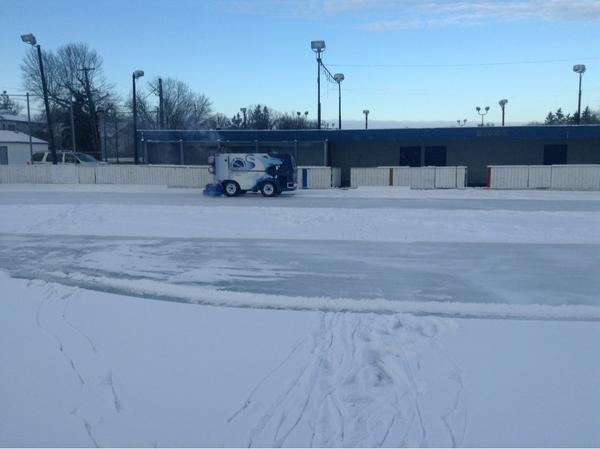 kyg_gel's tweet photo. @jbuike @chmd84 @chrisforpm @DMaydaniuk @kcrounder 
Only in Charleswood do you find a zambonie in your backyard rink http://t.co/UFcm9P5E