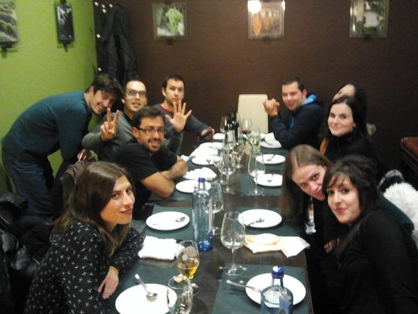 xandreverin's tweet photo. De cena con los amigos de toda la vida!!! Estos momentos no se pagan con nada. http://t.co/MA7KGLbl