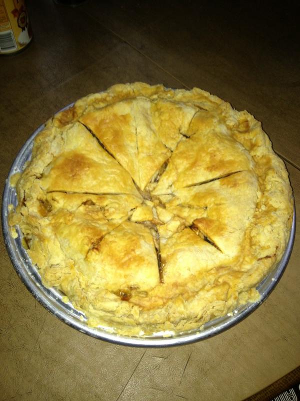 bebopsweets's tweet photo. "The Big Apple"...one of my specialties...deep dish! Jazz in every bite! http://t.co/58Cg1AZV