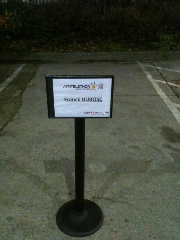 lmarsick's tweet image. Je crois que franck dubosc va repartir à pied on lui a Piqué sa voiture ;) #Telethon2012 cc @mediautreregard