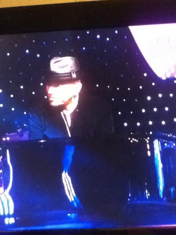 1OOpour1OOFans's tweet image. Bonne nuit ;-) @ObispoPascal #Telethon2012