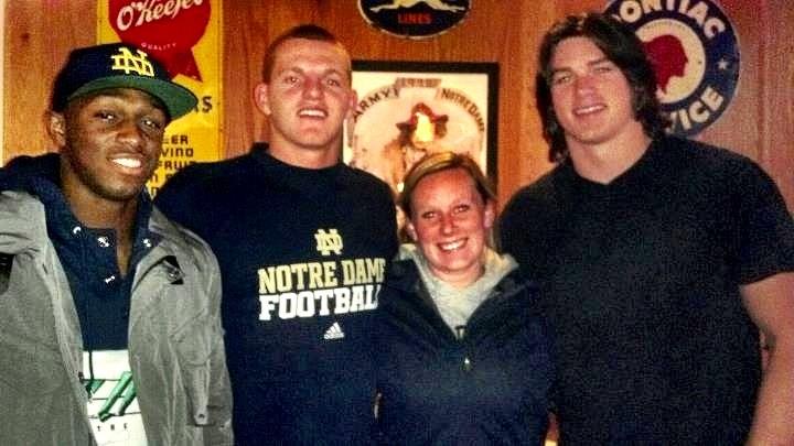 A9o_fCMCAAAl_7i.jpg:large