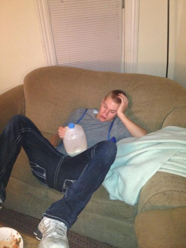 AttemptingCloud's tweet photo. @AttemptingCloud couldn't handle cloud http://t.co/SYyGWge1