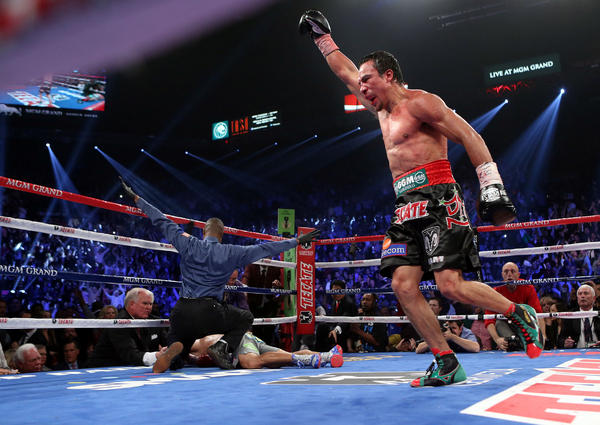 BoxingInsider's tweet photo. Photo: Juan Manuel Marquez knocks out Manny Pacquiao in the 6th round at the MGM Grand Photo: Top Rank #PacMarquez http://t.co/z4o1Y4xF